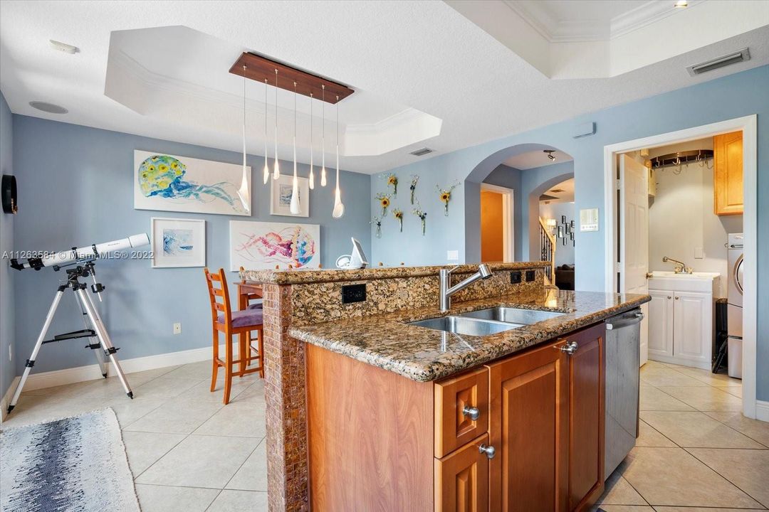 Vendido Recientemente: $425,000 (3 camas, 2 baños, 1616 Pies cuadrados)