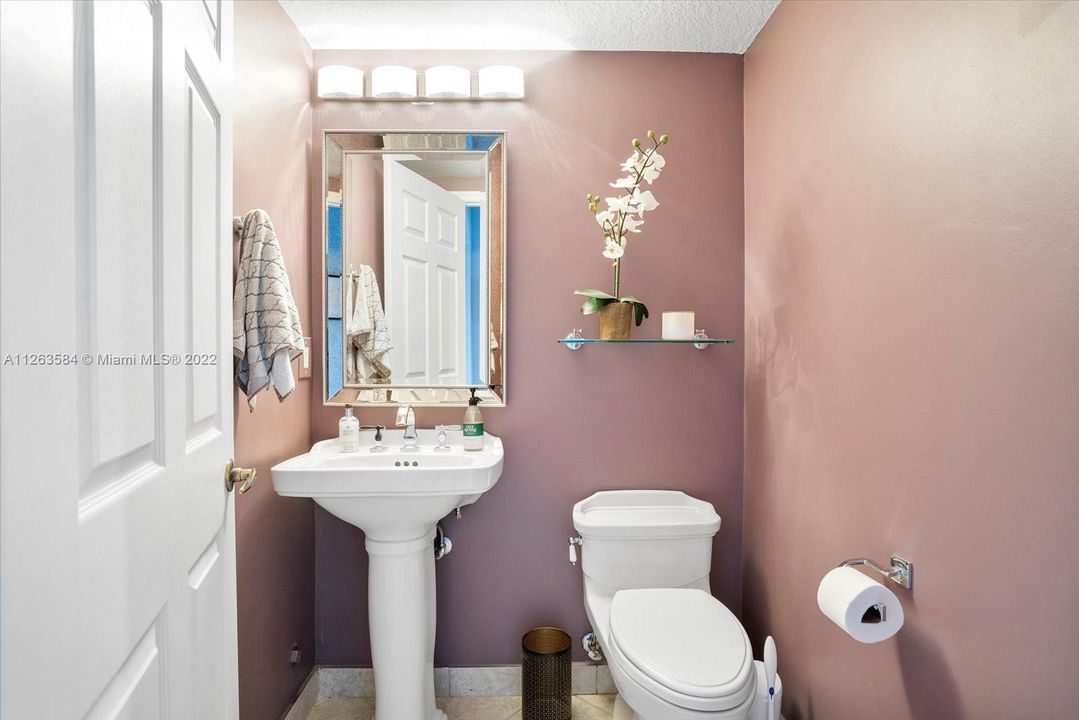 Vendido Recientemente: $425,000 (3 camas, 2 baños, 1616 Pies cuadrados)