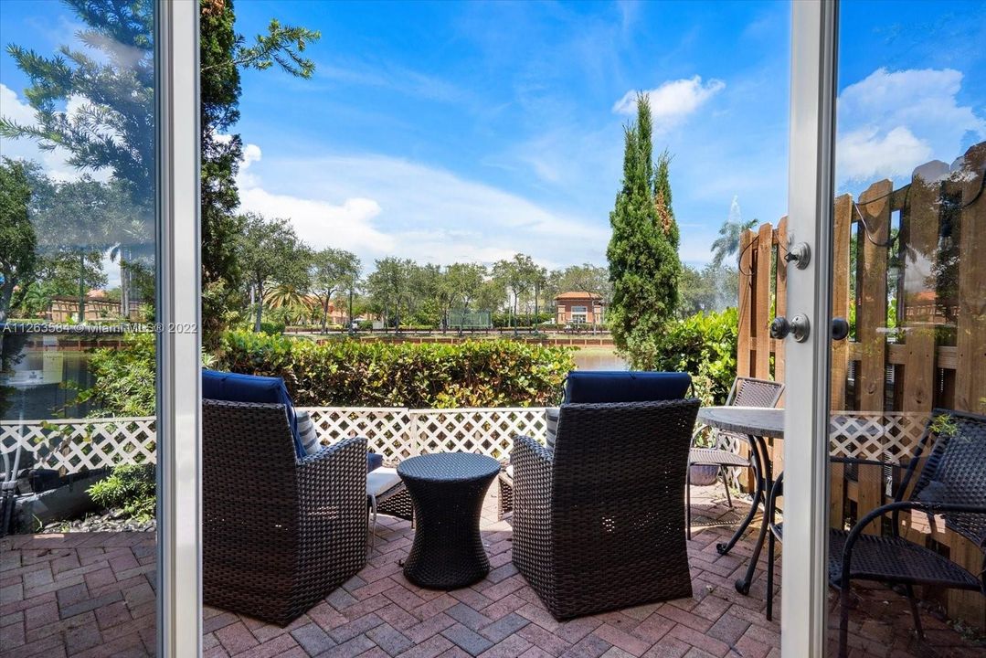 Vendido Recientemente: $425,000 (3 camas, 2 baños, 1616 Pies cuadrados)