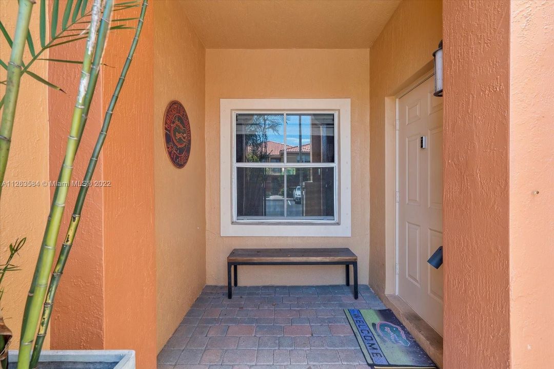 Vendido Recientemente: $425,000 (3 camas, 2 baños, 1616 Pies cuadrados)