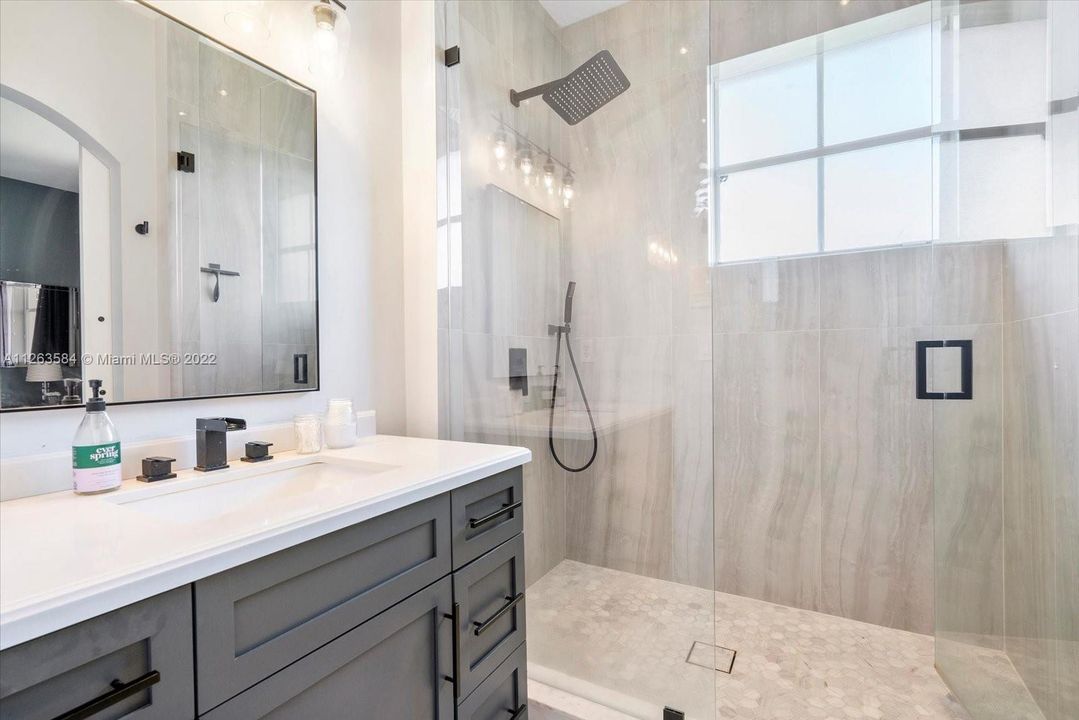 Vendido Recientemente: $425,000 (3 camas, 2 baños, 1616 Pies cuadrados)