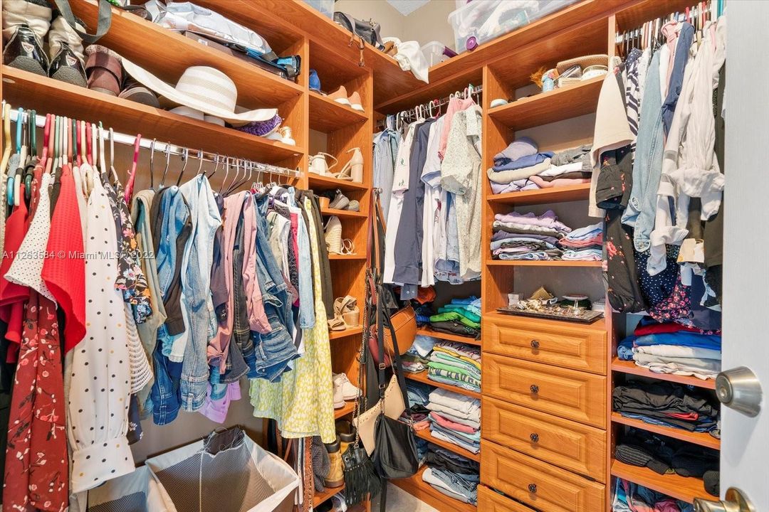 Vendido Recientemente: $425,000 (3 camas, 2 baños, 1616 Pies cuadrados)