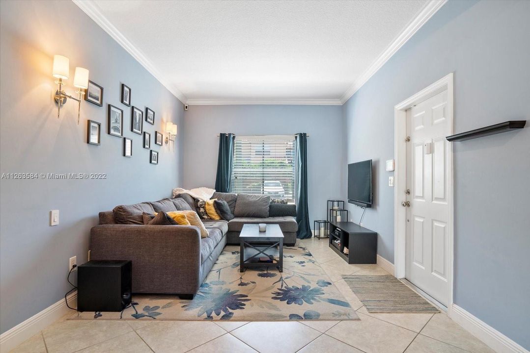 Vendido Recientemente: $425,000 (3 camas, 2 baños, 1616 Pies cuadrados)