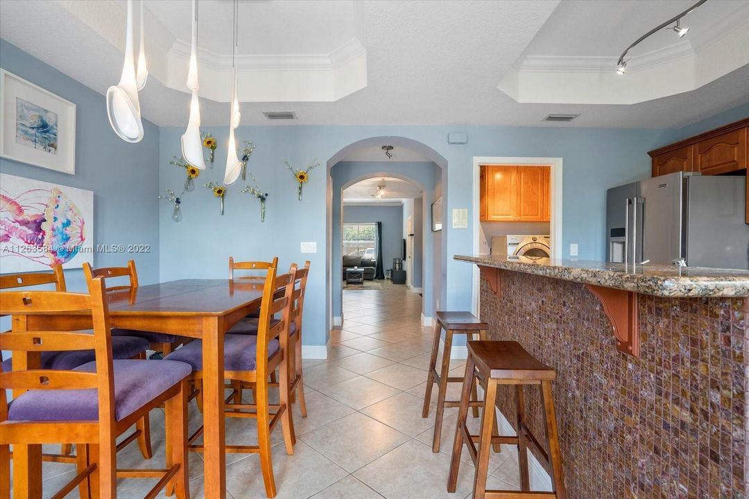 Vendido Recientemente: $425,000 (3 camas, 2 baños, 1616 Pies cuadrados)