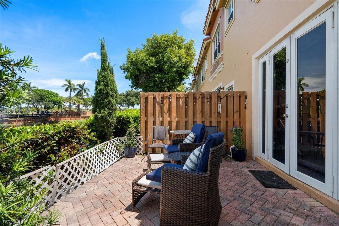 Vendido Recientemente: $425,000 (3 camas, 2 baños, 1616 Pies cuadrados)