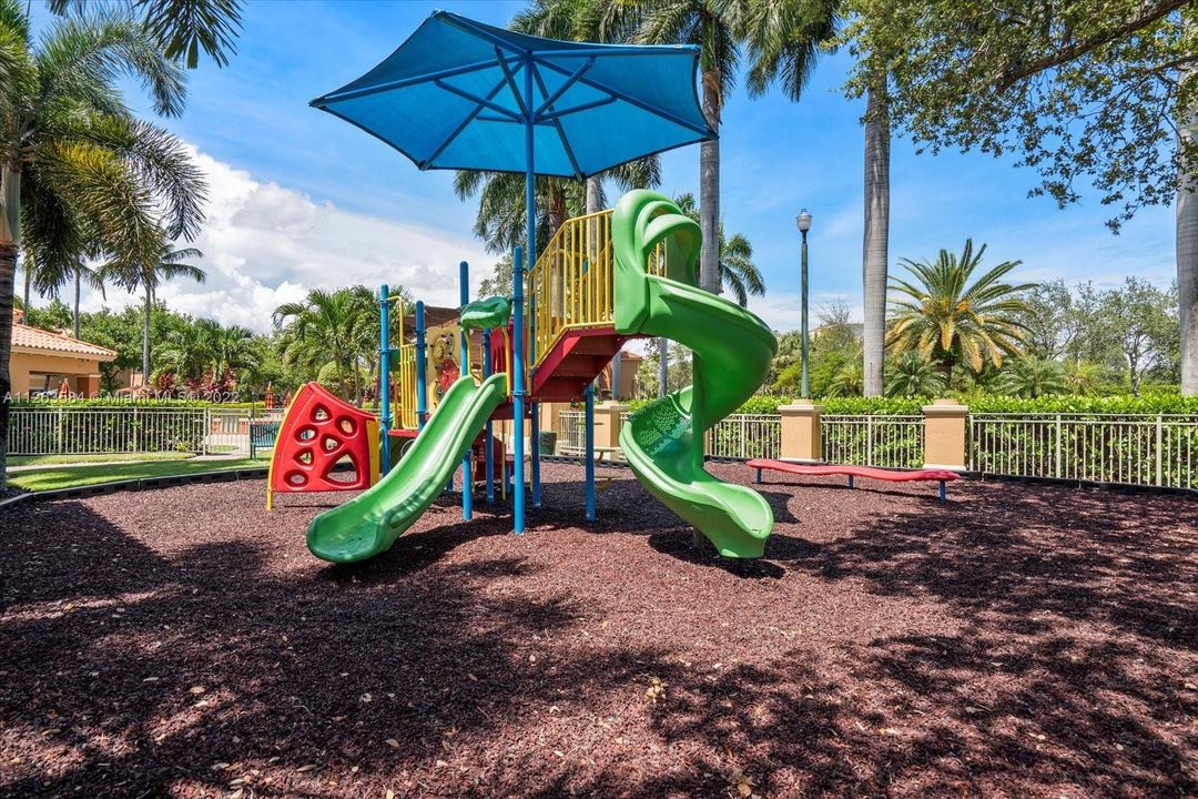 Vendido Recientemente: $425,000 (3 camas, 2 baños, 1616 Pies cuadrados)