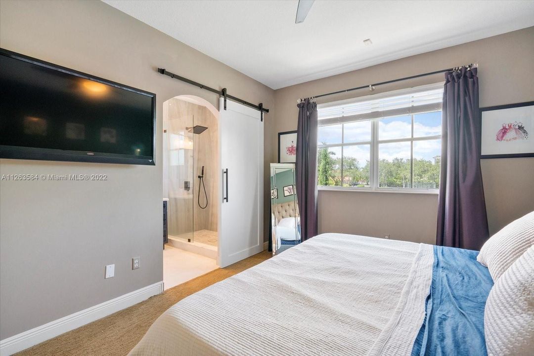 Vendido Recientemente: $425,000 (3 camas, 2 baños, 1616 Pies cuadrados)