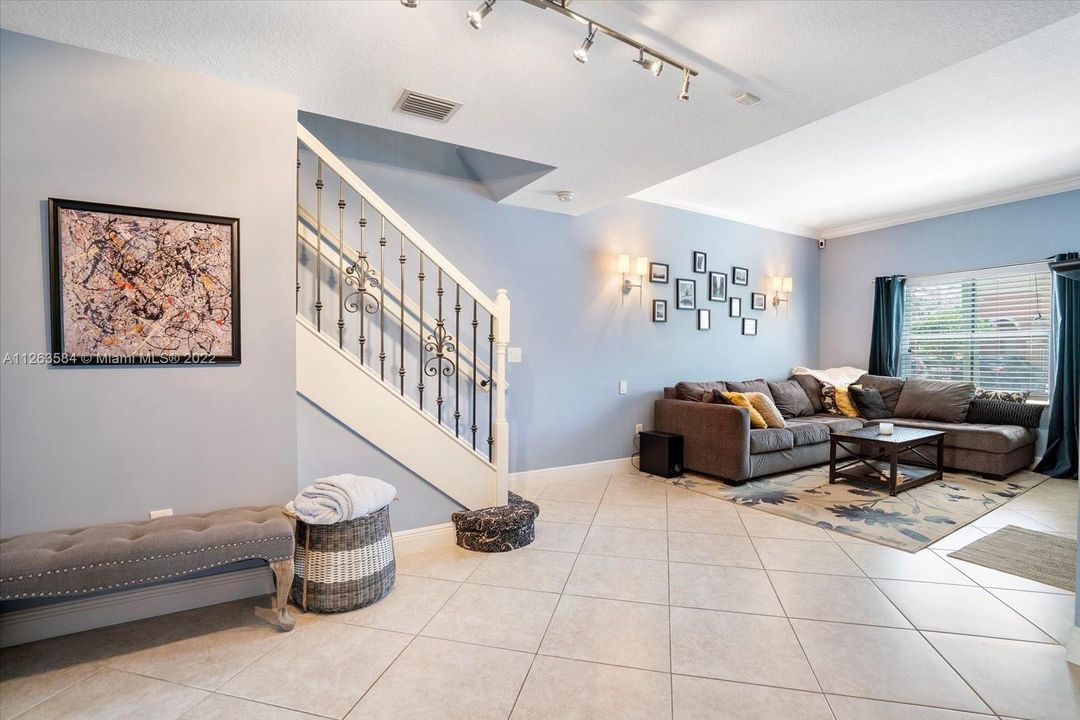 Vendido Recientemente: $425,000 (3 camas, 2 baños, 1616 Pies cuadrados)