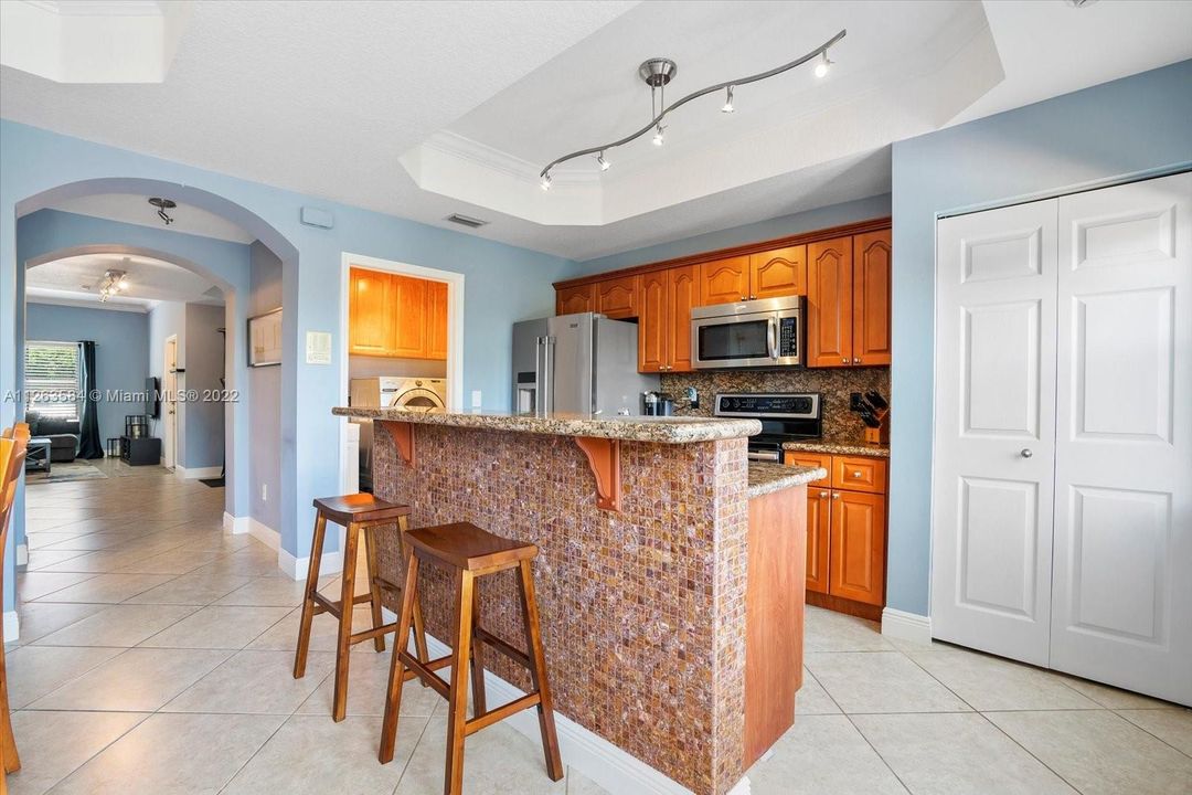 Vendido Recientemente: $425,000 (3 camas, 2 baños, 1616 Pies cuadrados)