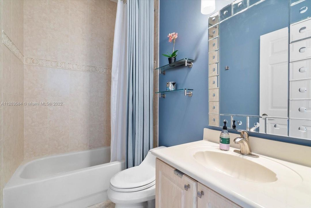 Vendido Recientemente: $425,000 (3 camas, 2 baños, 1616 Pies cuadrados)