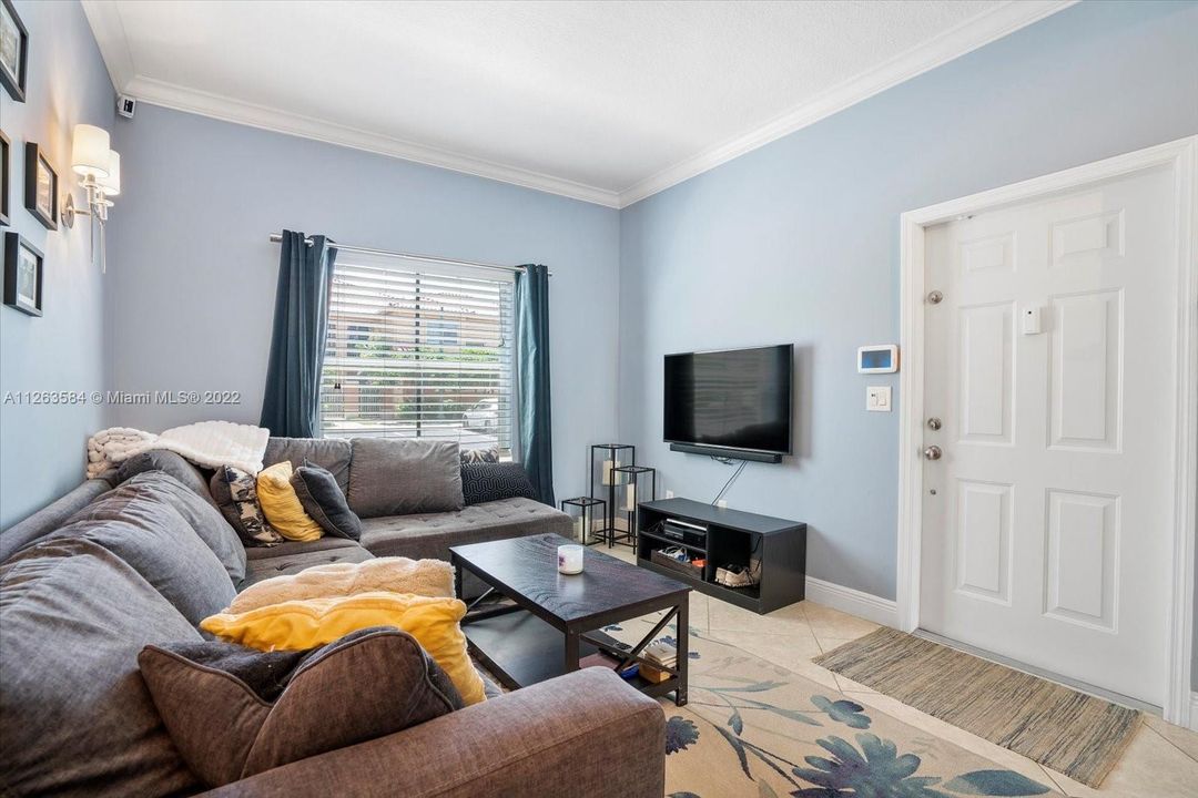 Vendido Recientemente: $425,000 (3 camas, 2 baños, 1616 Pies cuadrados)