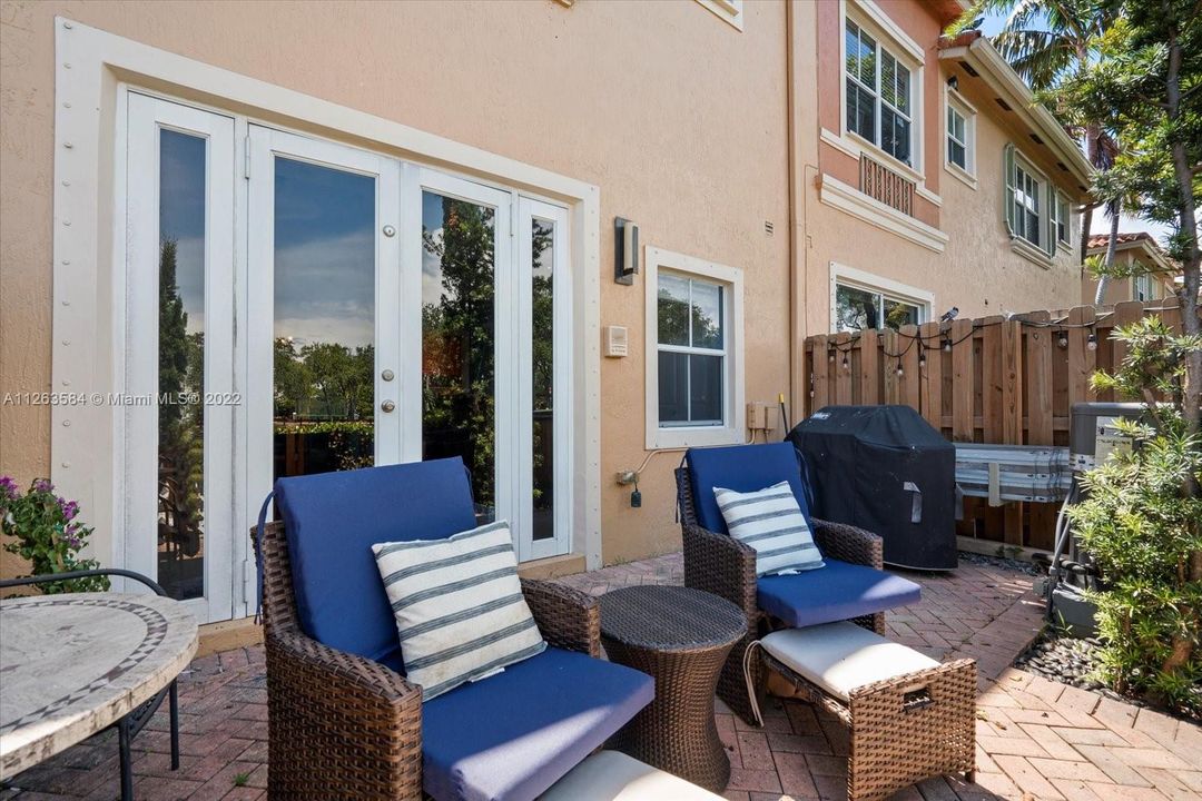 Vendido Recientemente: $425,000 (3 camas, 2 baños, 1616 Pies cuadrados)