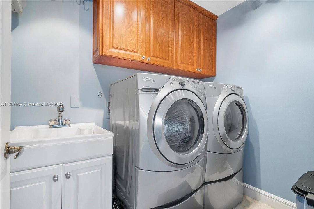 Vendido Recientemente: $425,000 (3 camas, 2 baños, 1616 Pies cuadrados)