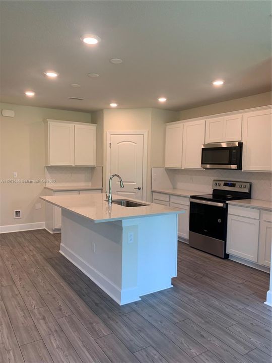 Recently Rented: $2,200 (3 beds, 2 baths, 1662 Square Feet)