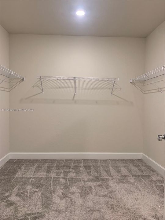 MASTER WALKIN CLOSET