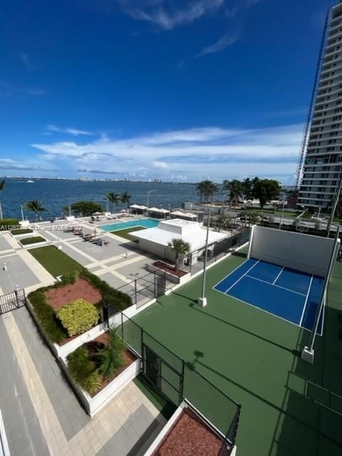 Recently Sold: $370,000 (1 beds, 1 baths, 757 Square Feet)
