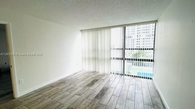 Recently Sold: $370,000 (1 beds, 1 baths, 757 Square Feet)