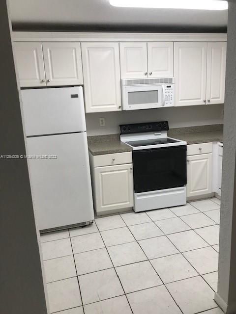 Recently Rented: $2,500 (3 beds, 2 baths, 1500 Square Feet)