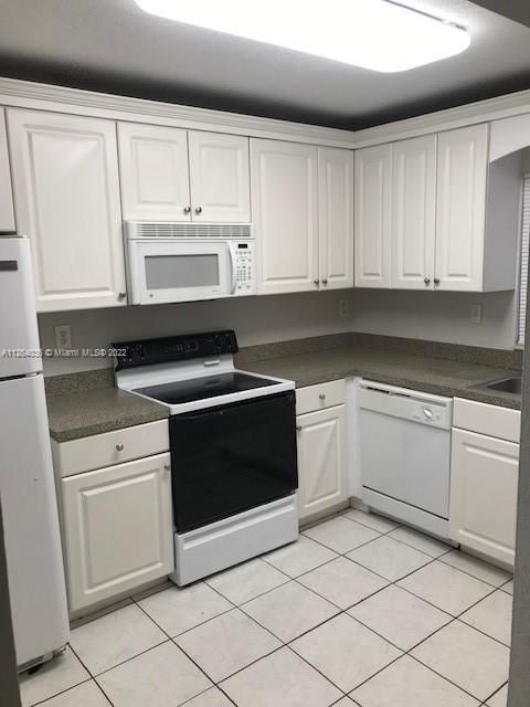 Recently Rented: $2,500 (3 beds, 2 baths, 1500 Square Feet)