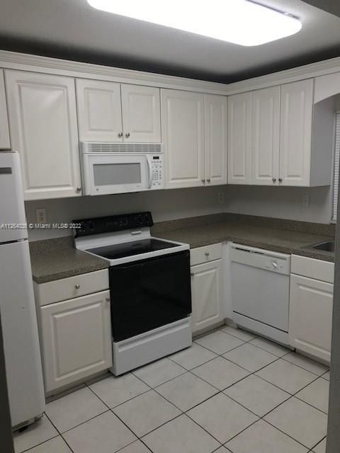 Recently Rented: $2,500 (3 beds, 2 baths, 1500 Square Feet)