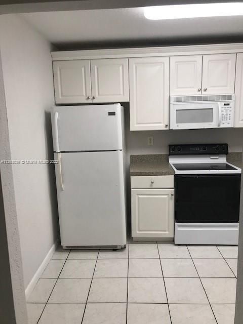 Recently Rented: $2,500 (3 beds, 2 baths, 1500 Square Feet)