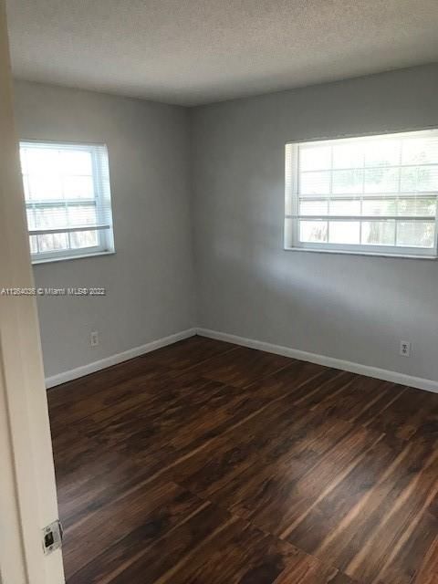 Recently Rented: $2,500 (3 beds, 2 baths, 1500 Square Feet)