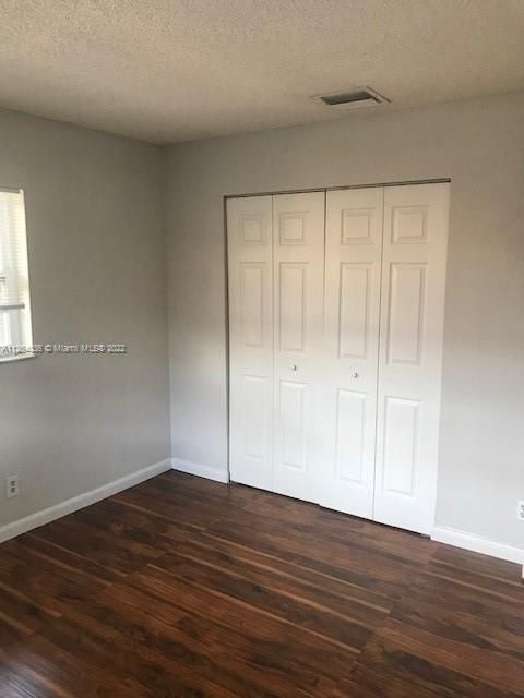 Recently Rented: $2,500 (3 beds, 2 baths, 1500 Square Feet)