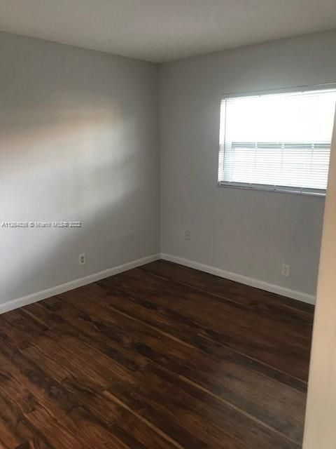 Recently Rented: $2,500 (3 beds, 2 baths, 1500 Square Feet)