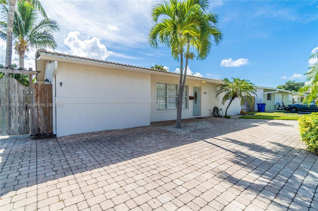 Recently Sold: $749,999 (3 beds, 2 baths, 1543 Square Feet)