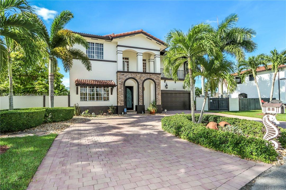 Recently Sold: $849,900 (5 beds, 4 baths, 2612 Square Feet)