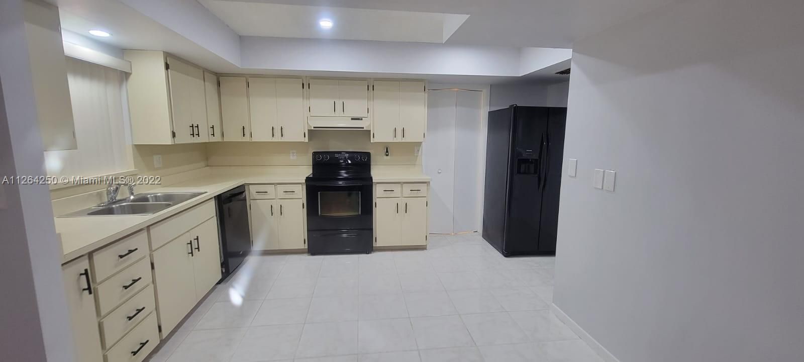 Недавно арендовано: $1,800 (3 спален, 3 ванн, 0 Квадратных фут)