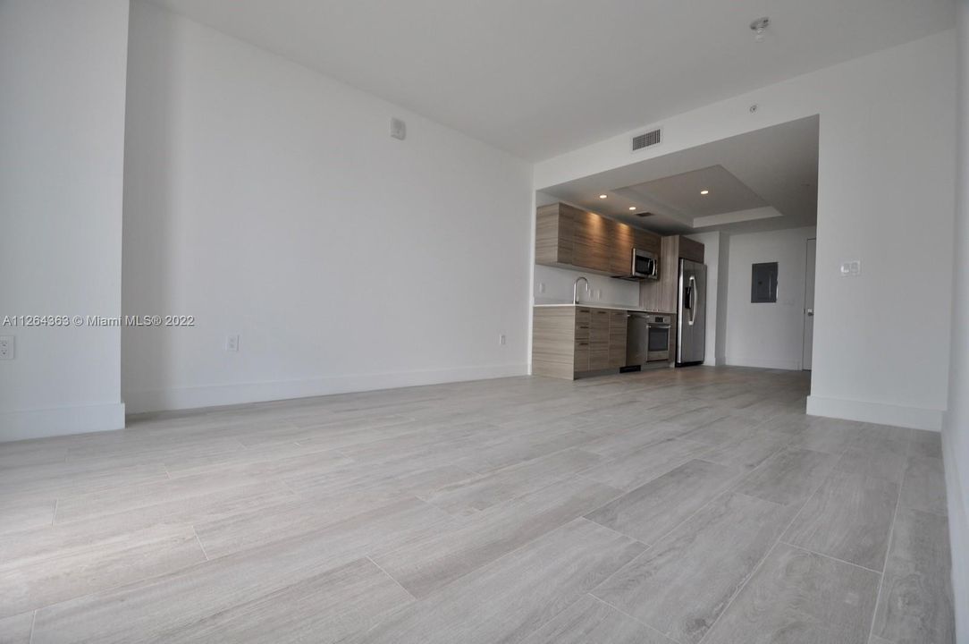 Recently Sold: $520,000 (1 beds, 1 baths, 679 Square Feet)