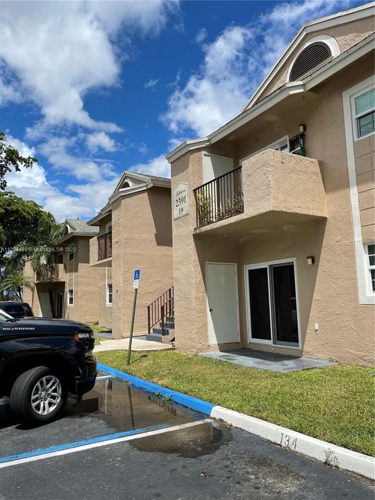 Recently Rented: $2,200 (2 beds, 2 baths, 854 Square Feet)