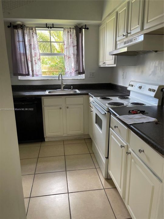 Recently Rented: $2,200 (2 beds, 2 baths, 854 Square Feet)