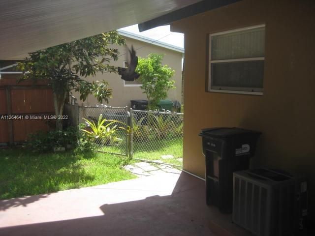 Recently Rented: $2,200 (2 beds, 1 baths, 913 Square Feet)