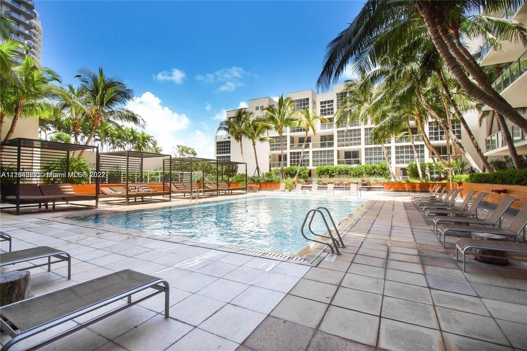 Recently Sold: $450,000 (1 beds, 1 baths, 735 Square Feet)