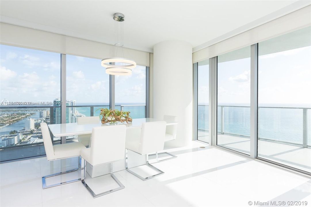 Recently Sold: $1,380,000 (2 beds, 2 baths, 1145 Square Feet)