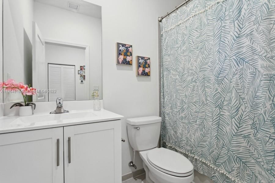 最近售出: $480,000 (3 贝兹, 2 浴室, 0 平方英尺)
