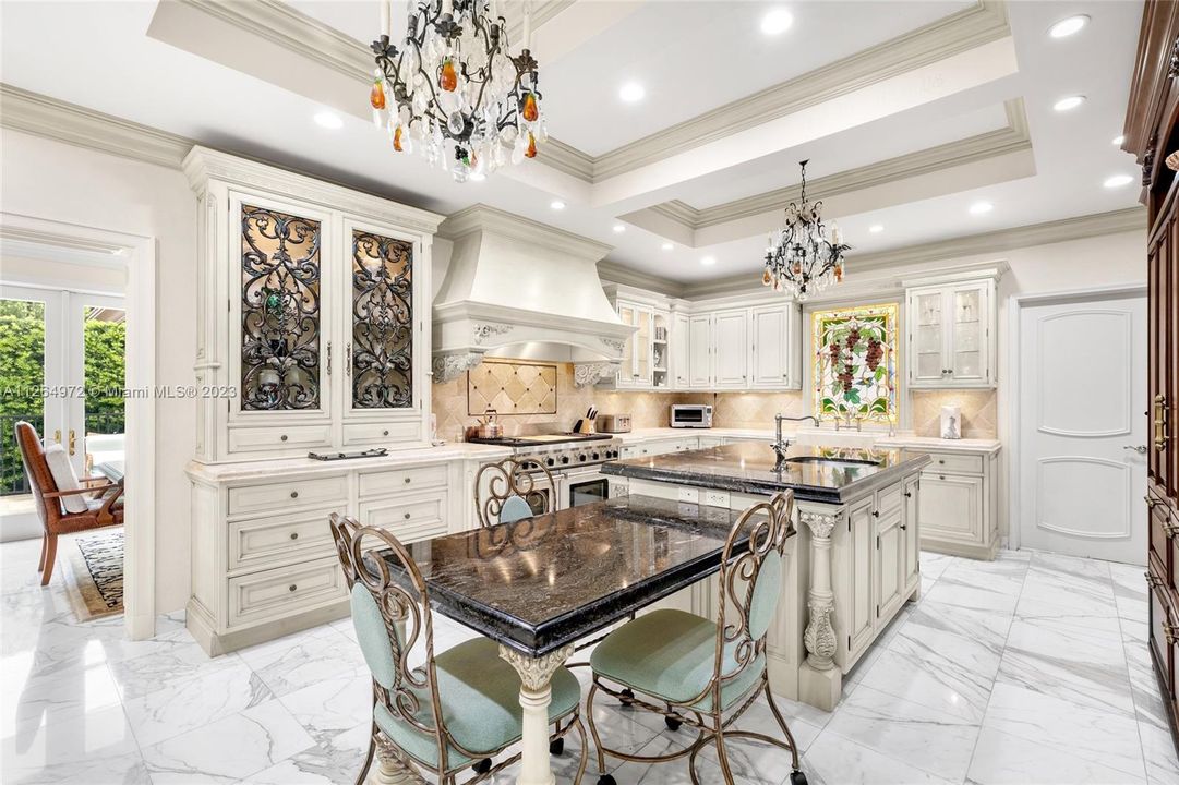 Recently Sold: $6,900,000 (4 beds, 5 baths, 5717 Square Feet)