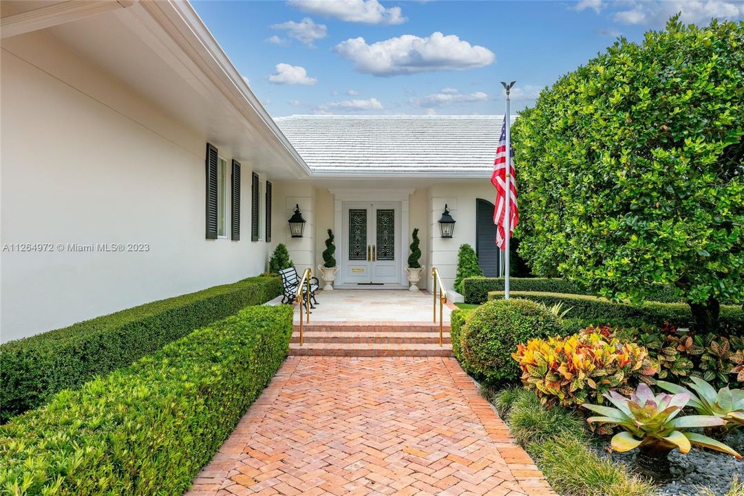 Recently Sold: $6,900,000 (4 beds, 5 baths, 5717 Square Feet)