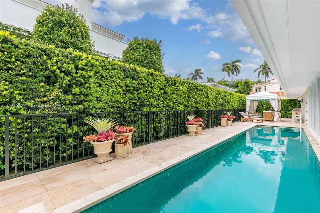 Recently Sold: $6,900,000 (4 beds, 5 baths, 5717 Square Feet)