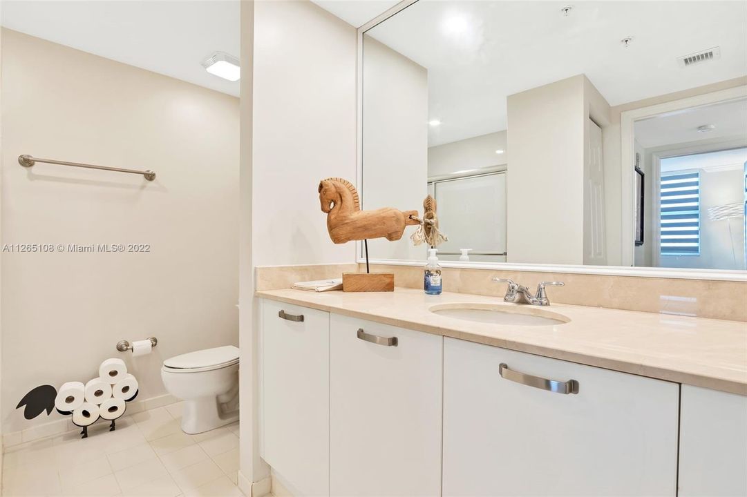 最近售出: $699,000 (3 贝兹, 2 浴室, 1337 平方英尺)