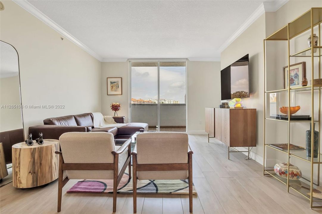 Recently Sold: $699,000 (3 beds, 2 baths, 1337 Square Feet)
