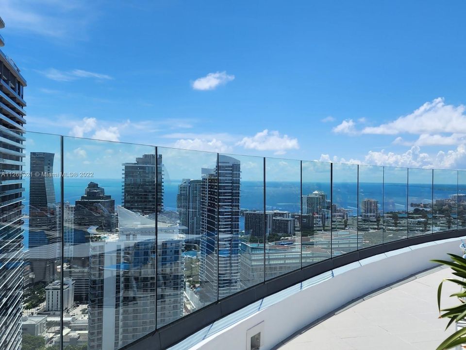 Rooftop Pool with Views of the City, Skyline, Ocean and Bay. Exclusive for Residents at Brickell Heights East.