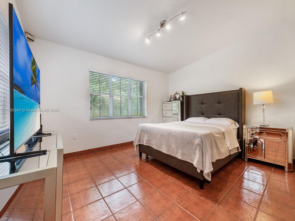 Недавно продано: $2,950,000 (5 спален, 5 ванн, 4562 Квадратных фут)