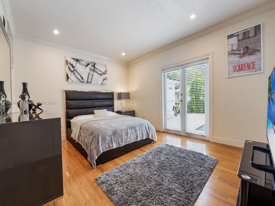 Недавно продано: $2,950,000 (5 спален, 5 ванн, 4562 Квадратных фут)