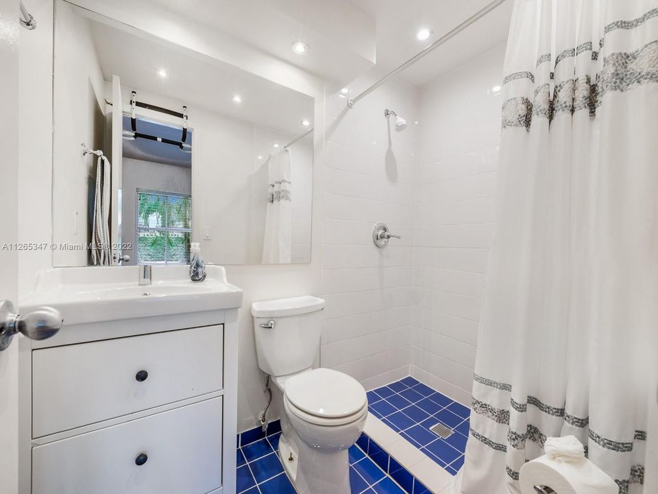 Недавно продано: $2,950,000 (5 спален, 5 ванн, 4562 Квадратных фут)