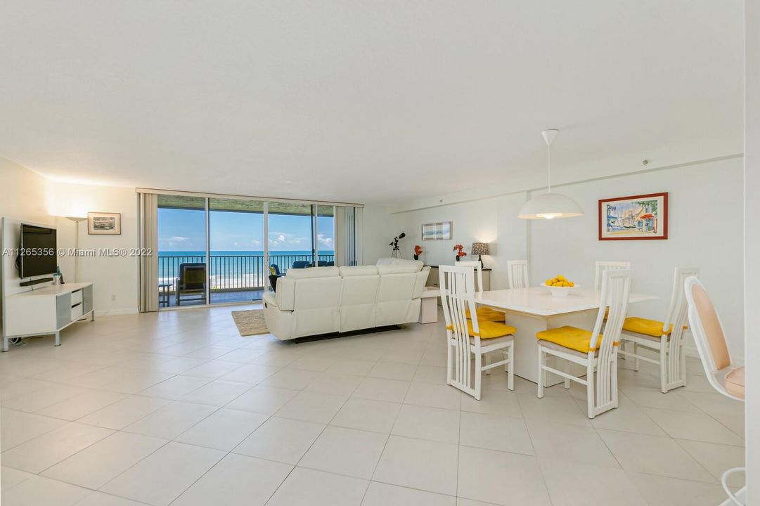 Expansive Open Concept Living & Dining room - Ocean views!
