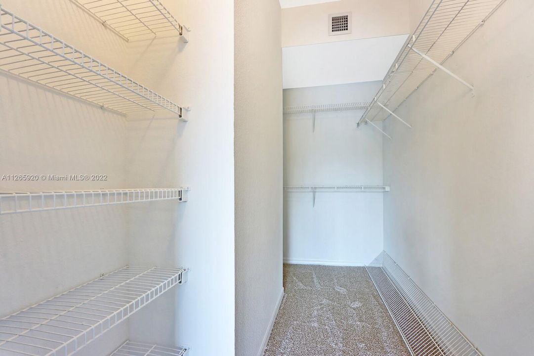 Vendido Recientemente: $325,000 (2 camas, 2 baños, 1149 Pies cuadrados)