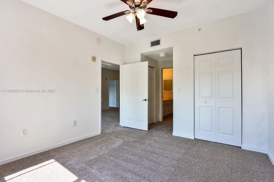 Vendido Recientemente: $325,000 (2 camas, 2 baños, 1149 Pies cuadrados)